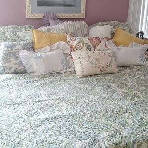 Brandream Green Paisley Patterned Quilt & 2 Yellow Pillows